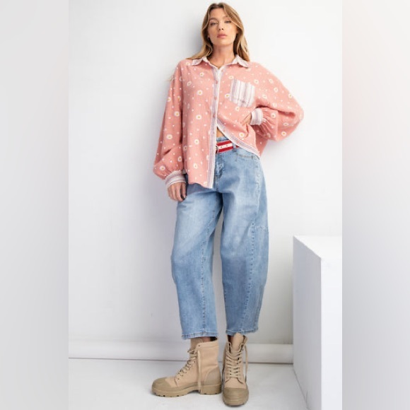 #287 New! Easel Cotton Oversized Embroidered Floral Top - Picture 2 of 3